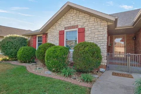 Exterior - 736 N Allison St, Nixa, MO 65714 photo 4 of 14