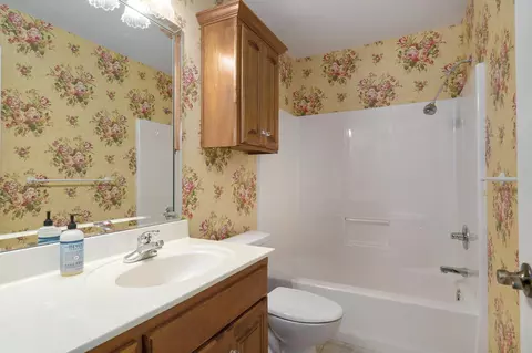 Bath - 736 N Allison St, Nixa, MO 65714 photo 5 of 5