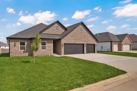 Exterior - 3045 E Heritage St, Republic, MO 65738 photo 2 of 9