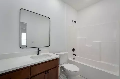 Bath - 3045 E Heritage St, Republic, MO 65738 photo 4 of 4