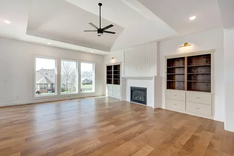 Living - 5072 E Ferdinand Ct, Springfield, MO 65802 photo 1 of 6