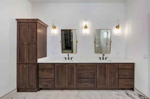 Bath - 5072 E Ferdinand Ct, Springfield, MO 65802 photo 3 of 8