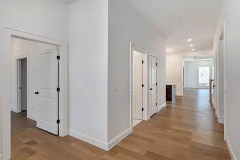 Entry Way - 5072 E Ferdinand Ct, Springfield, MO 65802 photo 2 of 6