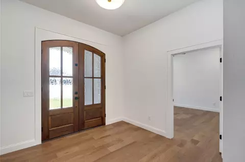 Entry Way - 5072 E Ferdinand Ct, Springfield, MO 65802 photo 1 of 6