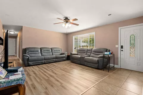 Living - 309 Vista Dr, Marshfield, MO 65706 photo 2 of 3