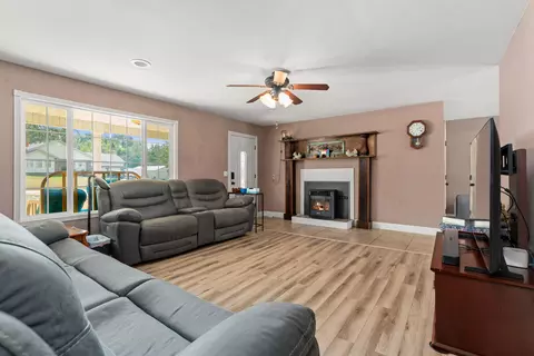 Living - 309 Vista Dr, Marshfield, MO 65706 photo 1 of 3