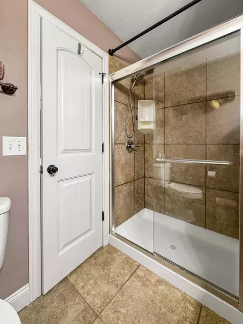 Bath - 309 Vista Dr, Marshfield, MO 65706 photo 2 of 3