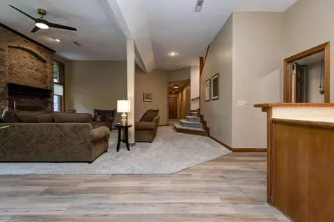 Entry Way - 4946 S Bellhurst Ave, Springfield, MO 65804 photo 2 of 3