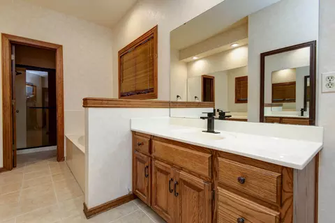 Bath - 4946 S Bellhurst Ave, Springfield, MO 65804 photo 2 of 8