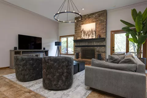 Living - 4946 S Bellhurst Ave, Springfield, MO 65804 photo 3 of 4