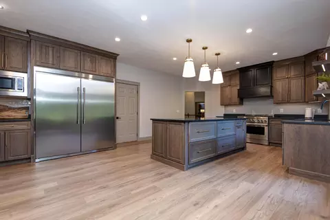 Kitchen - 4946 S Bellhurst Ave, Springfield, MO 65804 photo 2 of 7