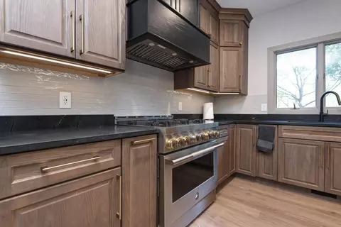 Kitchen - 4946 S Bellhurst Ave, Springfield, MO 65804 photo 6 of 7