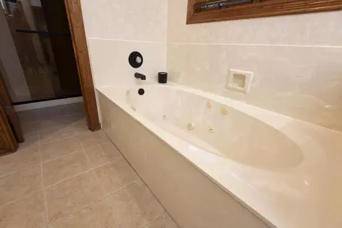 Bath - 4946 S Bellhurst Ave, Springfield, MO 65804 photo 3 of 8