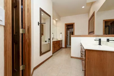 Bath - 4946 S Bellhurst Ave, Springfield, MO 65804 photo 1 of 8