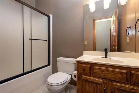 Bath - 4946 S Bellhurst Ave, Springfield, MO 65804 photo 8 of 8