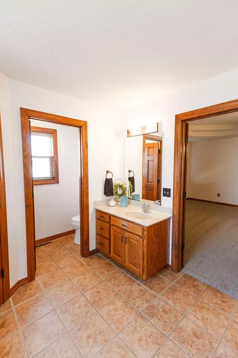 Bath - 3779 N Ashbury Dr, Springfield, MO 65803 photo 2 of 7