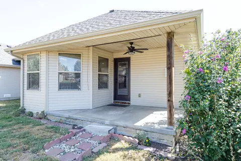 Exterior - 3779 N Ashbury Dr, Springfield, MO 65803 photo 3 of 4