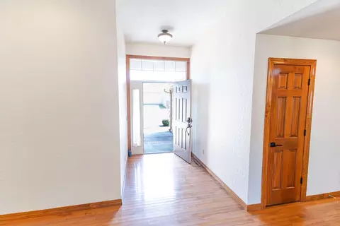 Entry Way - 3779 N Ashbury Dr, Springfield, MO 65803 photo 3 of 5
