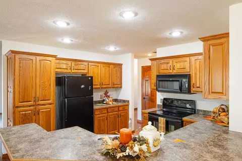 Kitchen - 3779 N Ashbury Dr, Springfield, MO 65803 photo 2 of 2