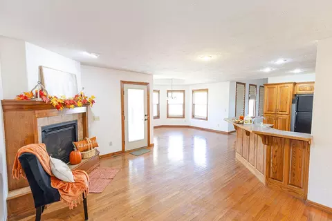 Living - 3779 N Ashbury Dr, Springfield, MO 65803 photo 4 of 7