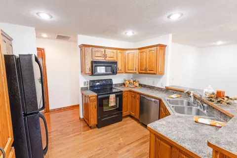 Kitchen - 3779 N Ashbury Dr, Springfield, MO 65803 photo 1 of 2