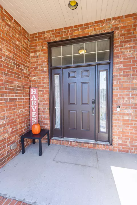 Entry Way - 3779 N Ashbury Dr, Springfield, MO 65803 photo 2 of 5