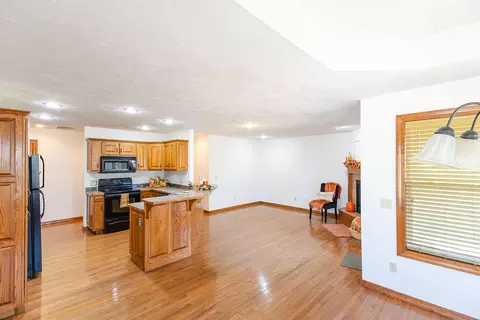 Living - 3779 N Ashbury Dr, Springfield, MO 65803 photo 5 of 7
