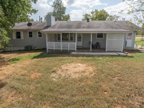 Exterior - 906 E Prairie Ln, Ash Grove, MO 65604 photo 2 of 5
