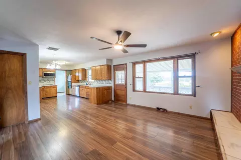 Living - 906 E Prairie Ln, Ash Grove, MO 65604 photo 1 of 4