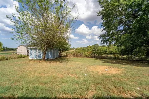 Exterior - 906 E Prairie Ln, Ash Grove, MO 65604 photo 4 of 5