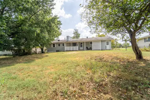 Exterior - 906 E Prairie Ln, Ash Grove, MO 65604 photo 3 of 5