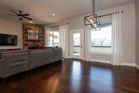 Living - 707 N Fox Hill Cir, Nixa, MO 65714 photo 1 of 3