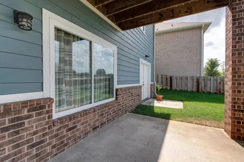 Exterior - 707 N Fox Hill Cir, Nixa, MO 65714 photo 5 of 12