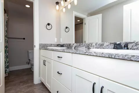 Bath - 707 N Fox Hill Cir, Nixa, MO 65714 photo 5 of 5