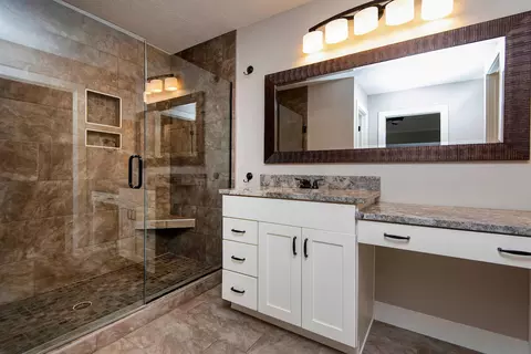 Bath - 707 N Fox Hill Cir, Nixa, MO 65714 photo 2 of 5