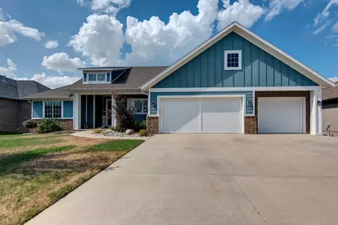 Exterior - 707 N Fox Hill Cir, Nixa, MO 65714 photo 2 of 12