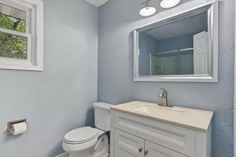 Bath - 1511 E Groves Dr, Ozark, MO 65721 photo 4 of 5