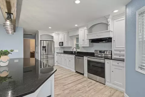 Kitchen - 1511 E Groves Dr, Ozark, MO 65721 photo 2 of 5