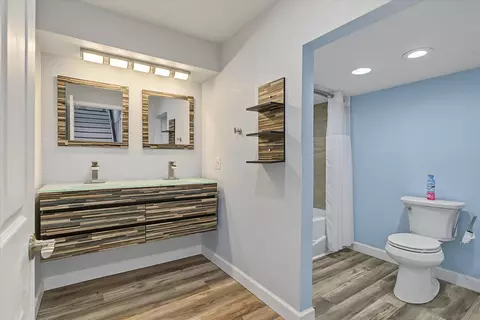 Bath - 1511 E Groves Dr, Ozark, MO 65721 photo 5 of 5