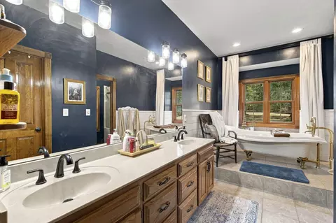Bath - 1461 Equestrian Rd, Ozark, MO 65721 photo 2 of 5
