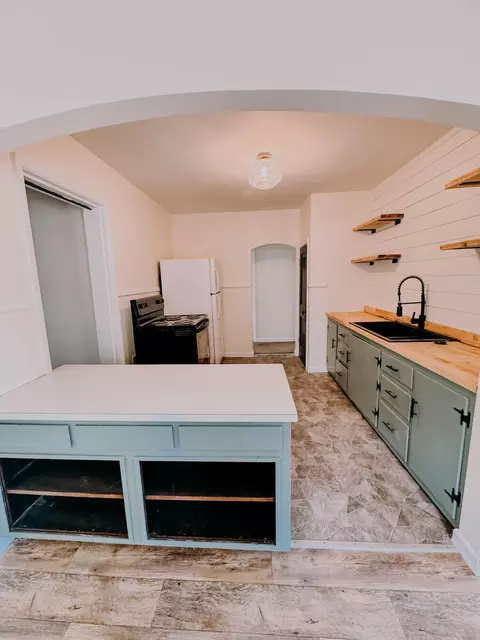 Kitchen - 1925 S Maple St, Carthage, MO 64836 photo 1 of 5