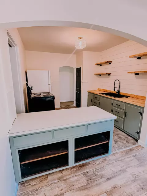 Kitchen - 1925 S Maple St, Carthage, MO 64836 photo 4 of 5