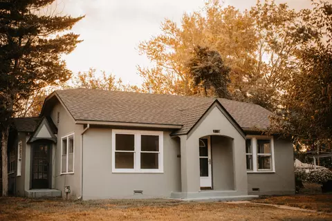 Exterior - 1925 S Maple St, Carthage, MO 64836 photo 6 of 6