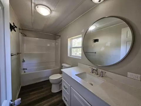 Bath - 503 S Miller Rd, Springfield, MO 65802 photo 3 of 3