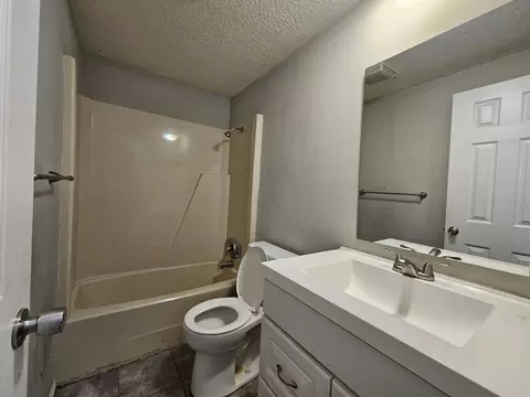 Bath - 503 S Miller Rd, Springfield, MO 65802 photo 1 of 3