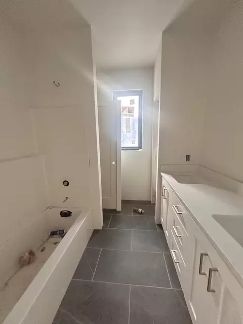 Bath - 5904 S Clay Ave, Springfield, MO 65810 photo 3 of 4