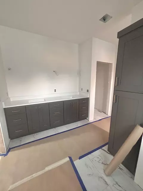 Bath - 5904 S Clay Ave, Springfield, MO 65810 photo 1 of 4