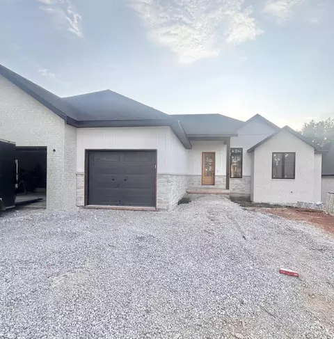 Exterior - 5904 S Clay Ave, Springfield, MO 65810 photo 2 of 5