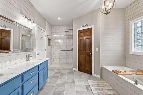 Bath - 2810 N 24th St, Ozark, MO 65721 photo 2 of 4