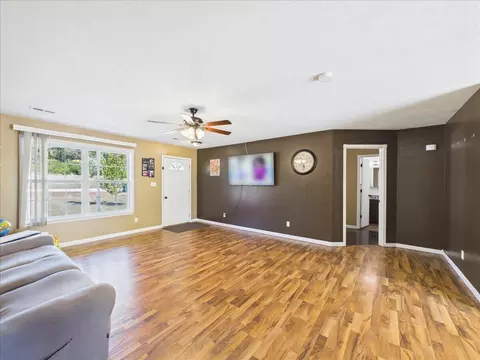 Living - 32 Springwoods Loop, Buffalo, MO 65622 photo 2 of 3
